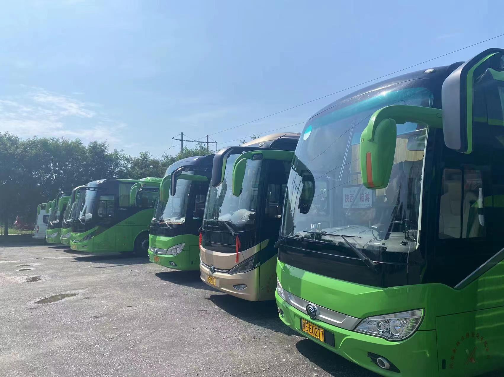 大巴包车